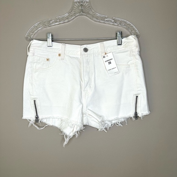 Levi’s 501 Altered Zip White Jean Shorts - Picture 5 of 8